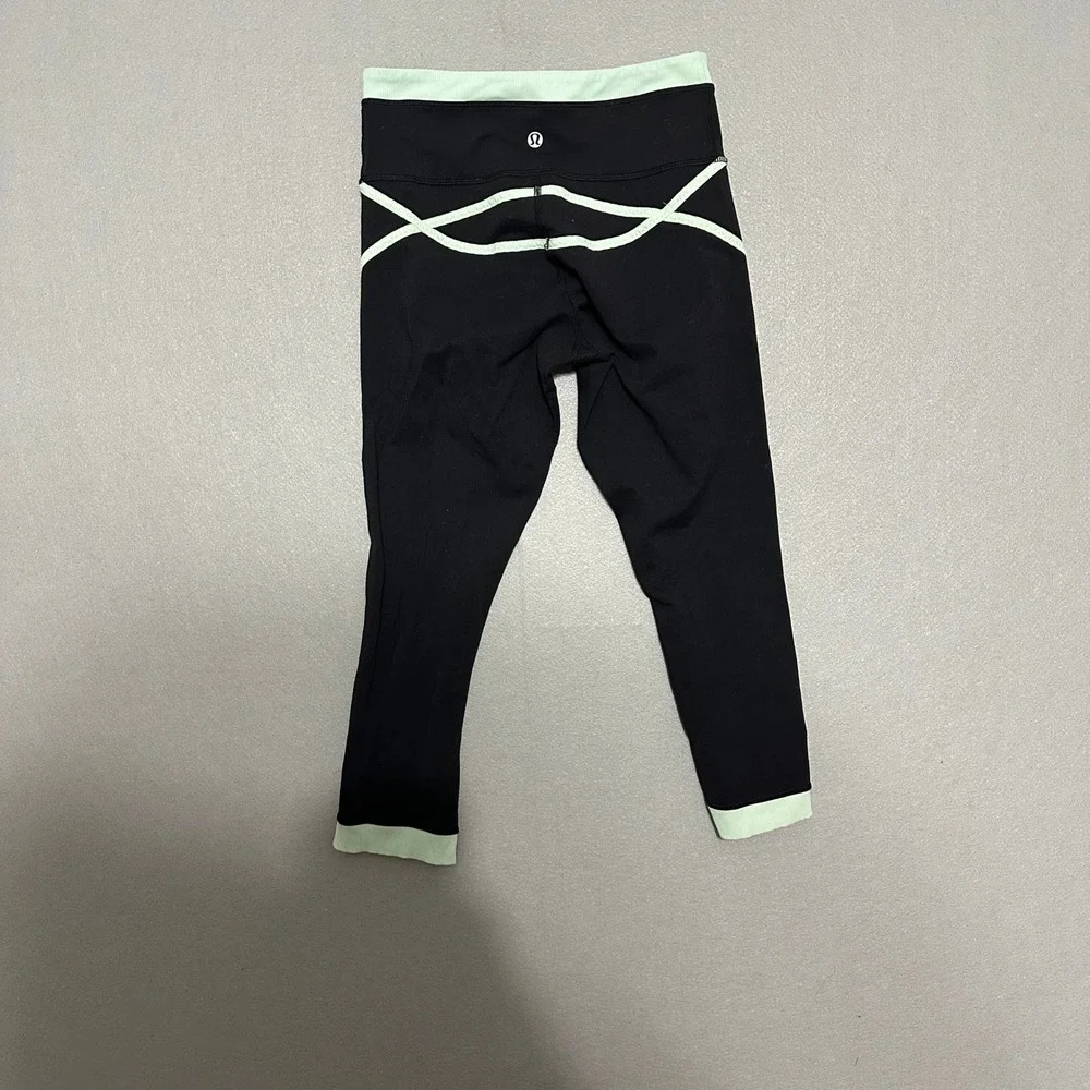 Lululemon Black Mint Green Cropped Mesh Panel Leggings Size 4‎ Yoga Workout